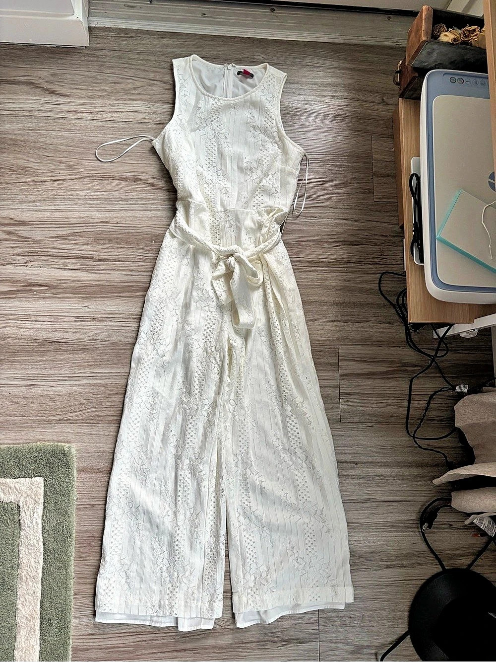 Vince Camuto White Lace Romper Jumpsuit Size 2 Like New Condition
